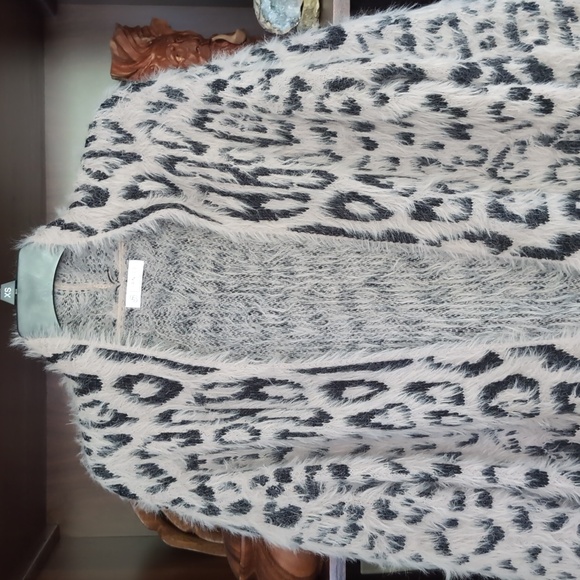 Janice Apparel Cardigan Size Medium - Picture 6 of 10